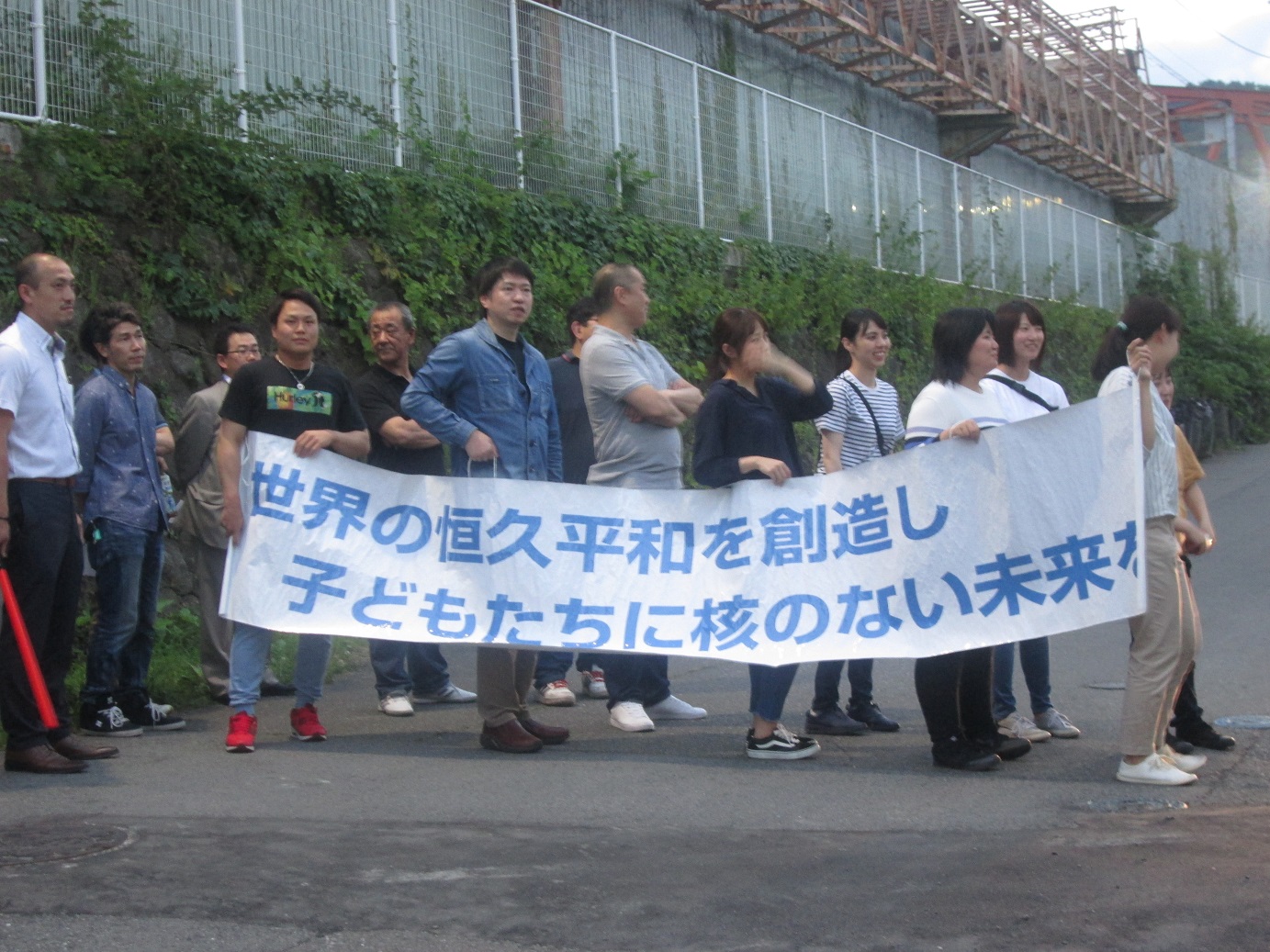 釜石集会で、デモ出発前に整列する参加者