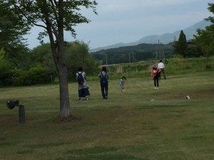 家族でグラウンドゴルフ