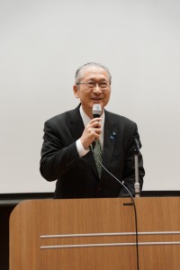 あいさつする神津里季生連合会長