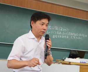 回答する志賀副委員長